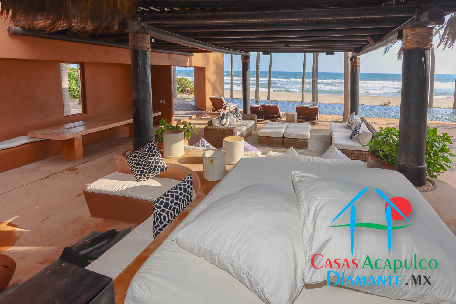 Tres Vidas Casa Mía - Sala de alberca, tumbonas y camastros 1